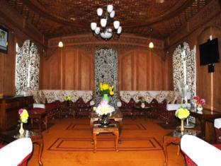 Отель The Mughal Sheraton Houseboat Durgjan Экстерьер фото